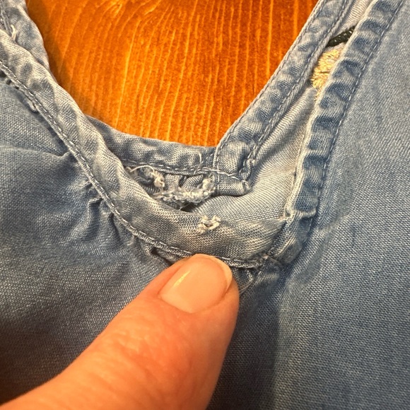 Francesca’s Blue Rain Size M Floral Embroidered Chambray Denim Cold Shoulder Top - Picture 11 of 12